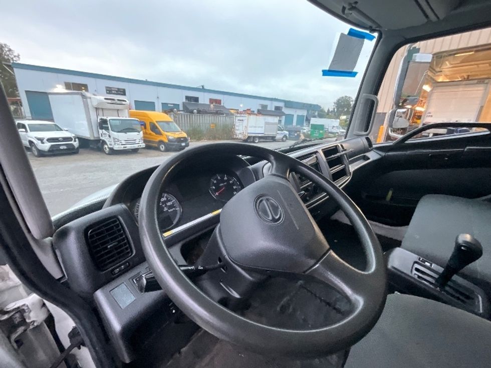 Medium Duty Box Truck-Light and Medium Duty Trucks-Hino-2018-338-Delta-BC-186,950\n\t\tkm-$ 65,500 - Image 17