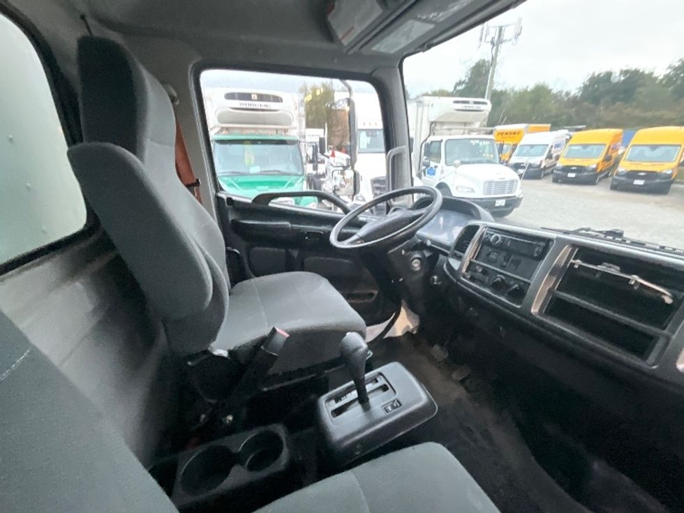 Medium Duty Box Truck-Light and Medium Duty Trucks-Hino-2018-338-Delta-BC-186,950\n\t\tkm-$ 65,500 - Image 22