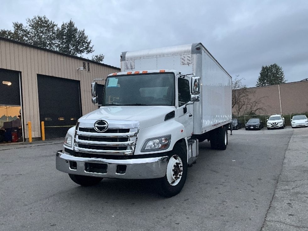 Medium Duty Box Truck-Light and Medium Duty Trucks-Hino-2018-338-Delta-BC-186,950\n\t\tkm-$ 65,500 - Image 3