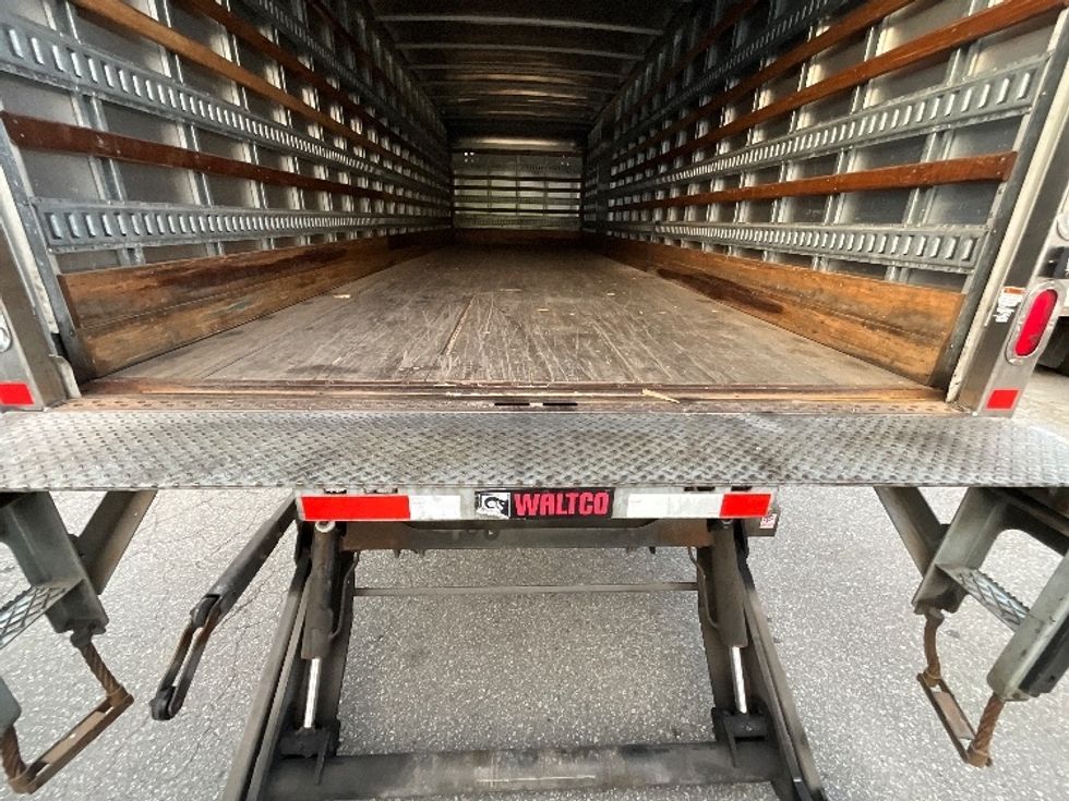 Medium Duty Box Truck-Light and Medium Duty Trucks-Hino-2018-338-Delta-BC-86,625\n\t\tkm-$ 72,250 - Image 10