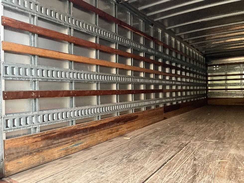 Medium Duty Box Truck-Light and Medium Duty Trucks-Hino-2018-338-Delta-BC-86,625\n\t\tkm-$ 72,250 - Image 11