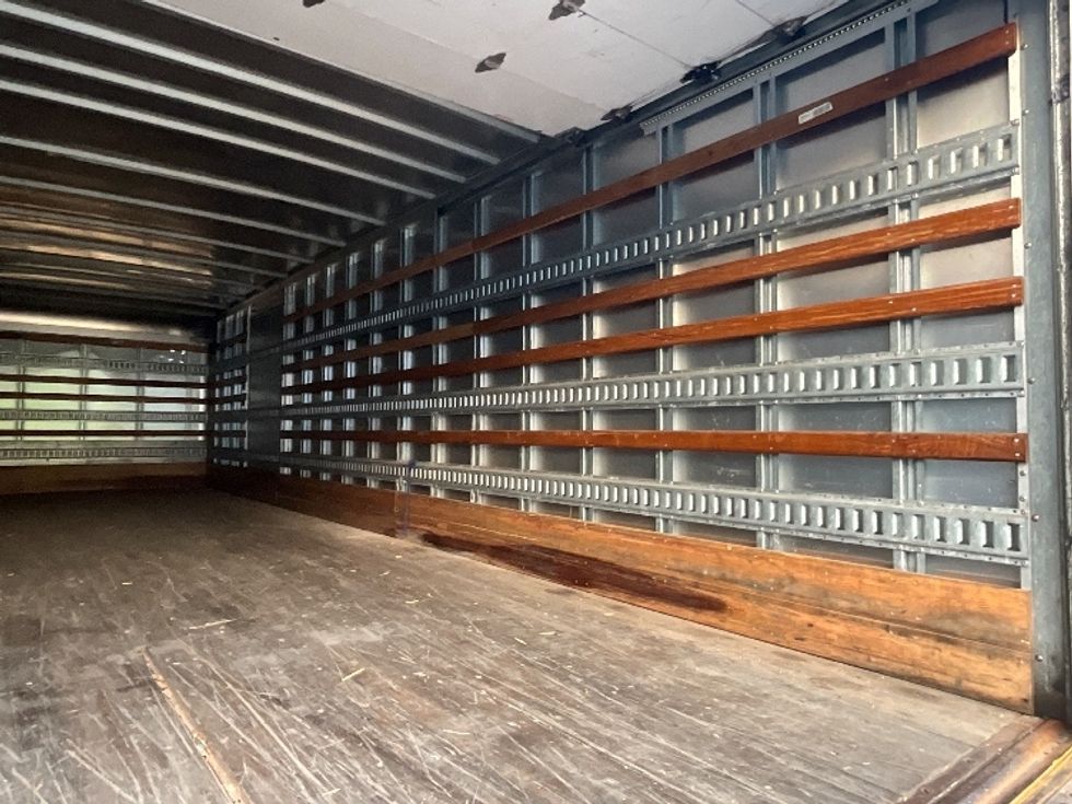 Medium Duty Box Truck-Light and Medium Duty Trucks-Hino-2018-338-Delta-BC-86,625\n\t\tkm-$ 72,250 - Image 12