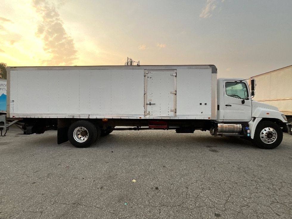 Medium Duty Box Truck-Light and Medium Duty Trucks-Hino-2018-338-Delta-BC-86,625\n\t\tkm-$ 72,250 - Image 15