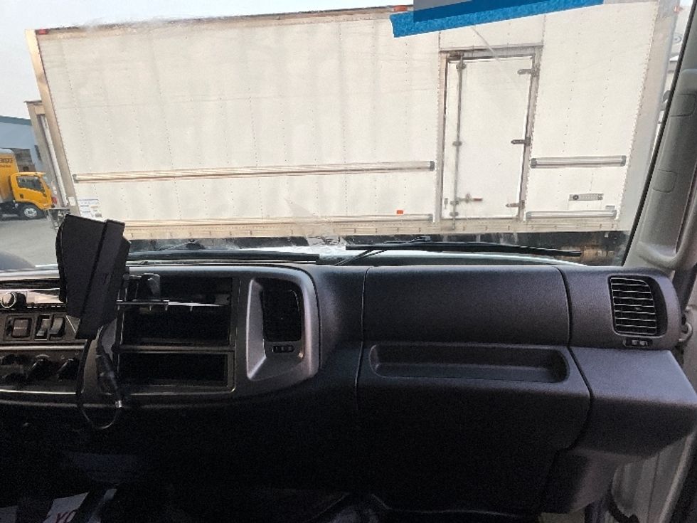 Medium Duty Box Truck-Light and Medium Duty Trucks-Hino-2018-338-Delta-BC-86,625\n\t\tkm-$ 72,250 - Image 21