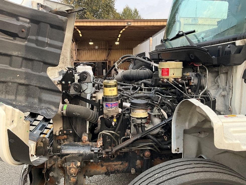 Medium Duty Box Truck-Light and Medium Duty Trucks-Hino-2018-338-Delta-BC-86,625\n\t\tkm-$ 72,250 - Image 24