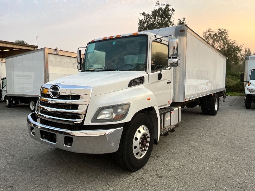 Medium Duty Box Truck-Light and Medium Duty Trucks-Hino-2018-338-Delta-BC-86,625\n\t\tkm-$ 72,250 - Image 3