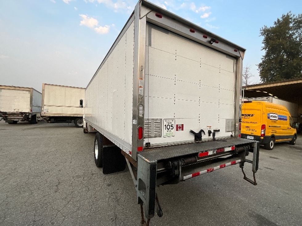 Medium Duty Box Truck-Light and Medium Duty Trucks-Hino-2018-338-Delta-BC-86,625\n\t\tkm-$ 72,250 - Image 6