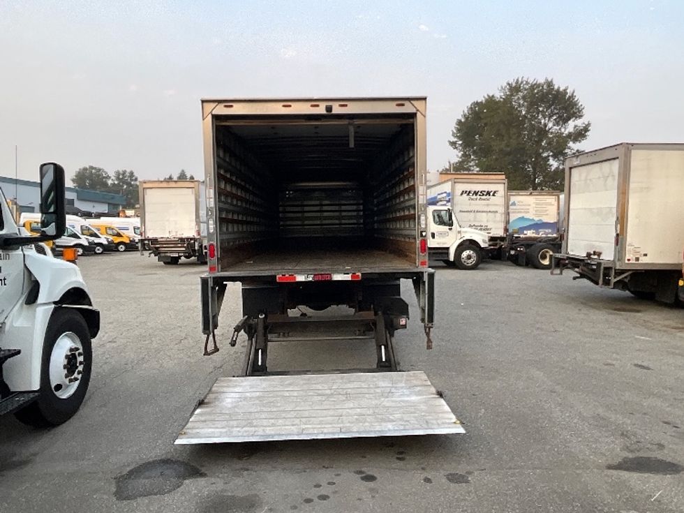 Medium Duty Box Truck-Light and Medium Duty Trucks-Hino-2018-338-Delta-BC-86,625\n\t\tkm-$ 72,250 - Image 9