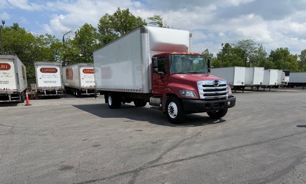 Medium Duty Box Truck-Light and Medium Duty Trucks-Hino-2018-338-Gahanna-OH-355,934\n\t\tmiles-$ 20,500 - Image 1