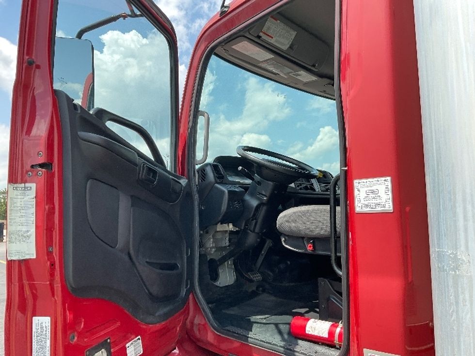 Medium Duty Box Truck-Light and Medium Duty Trucks-Hino-2018-338-Gahanna-OH-355,934\n\t\tmiles-$ 20,500 - Image 16