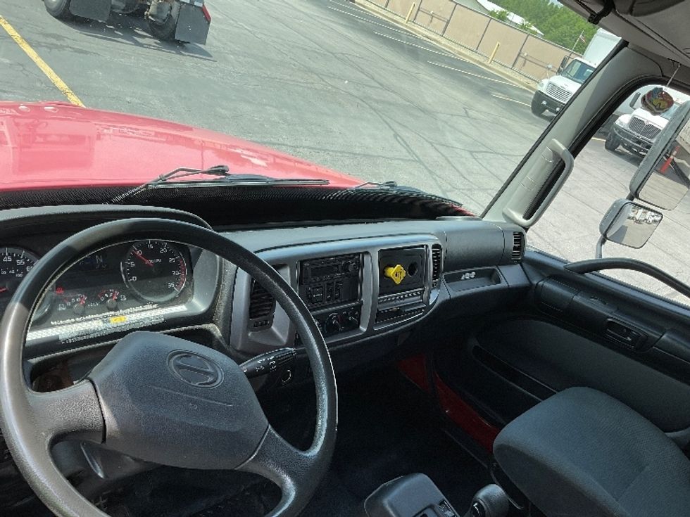 Medium Duty Box Truck-Light and Medium Duty Trucks-Hino-2018-338-Gahanna-OH-355,934\n\t\tmiles-$ 20,500 - Image 17