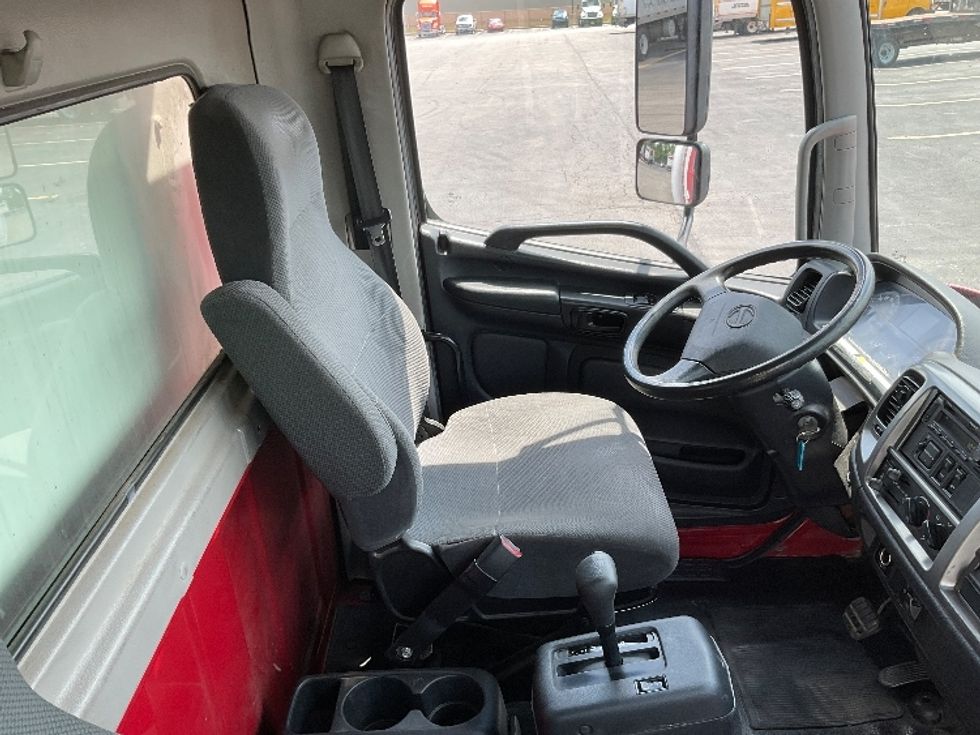 Medium Duty Box Truck-Light and Medium Duty Trucks-Hino-2018-338-Gahanna-OH-355,934\n\t\tmiles-$ 20,500 - Image 22