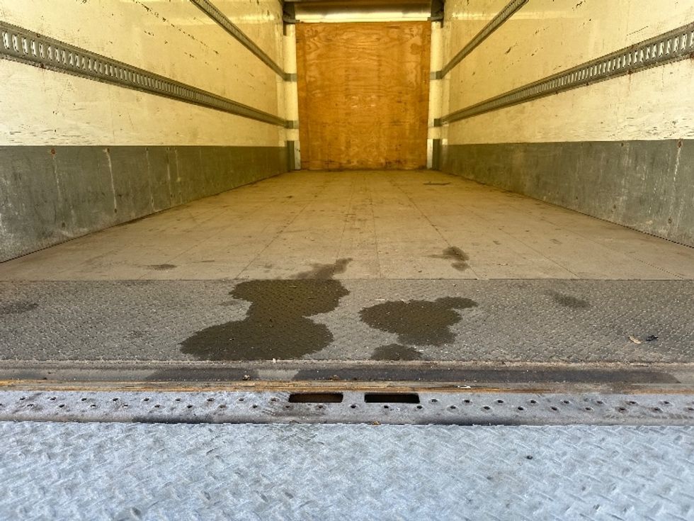 Medium Duty Box Truck-Light and Medium Duty Trucks-Hino-2018-338-Huntington-WV-323,452\n\t\tmiles-$ 20,250 - Image 10