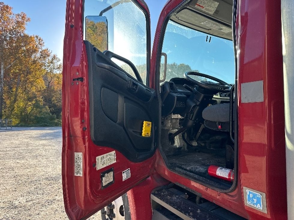 Medium Duty Box Truck-Light and Medium Duty Trucks-Hino-2018-338-Huntington-WV-323,452\n\t\tmiles-$ 20,250 - Image 16