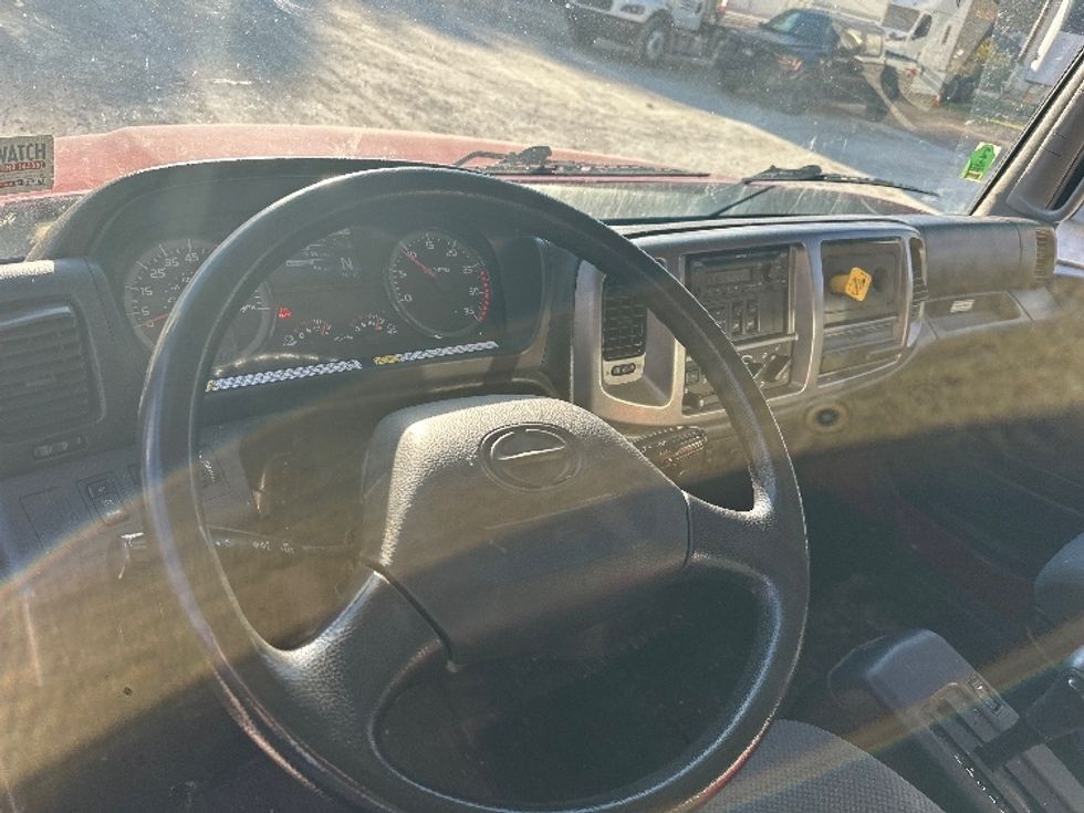 Medium Duty Box Truck-Light and Medium Duty Trucks-Hino-2018-338-Huntington-WV-323,452\n\t\tmiles-$ 20,250 - Image 17