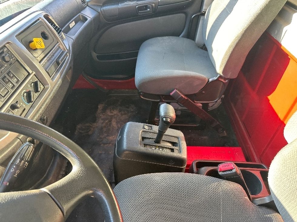 Medium Duty Box Truck-Light and Medium Duty Trucks-Hino-2018-338-Huntington-WV-323,452\n\t\tmiles-$ 20,250 - Image 19