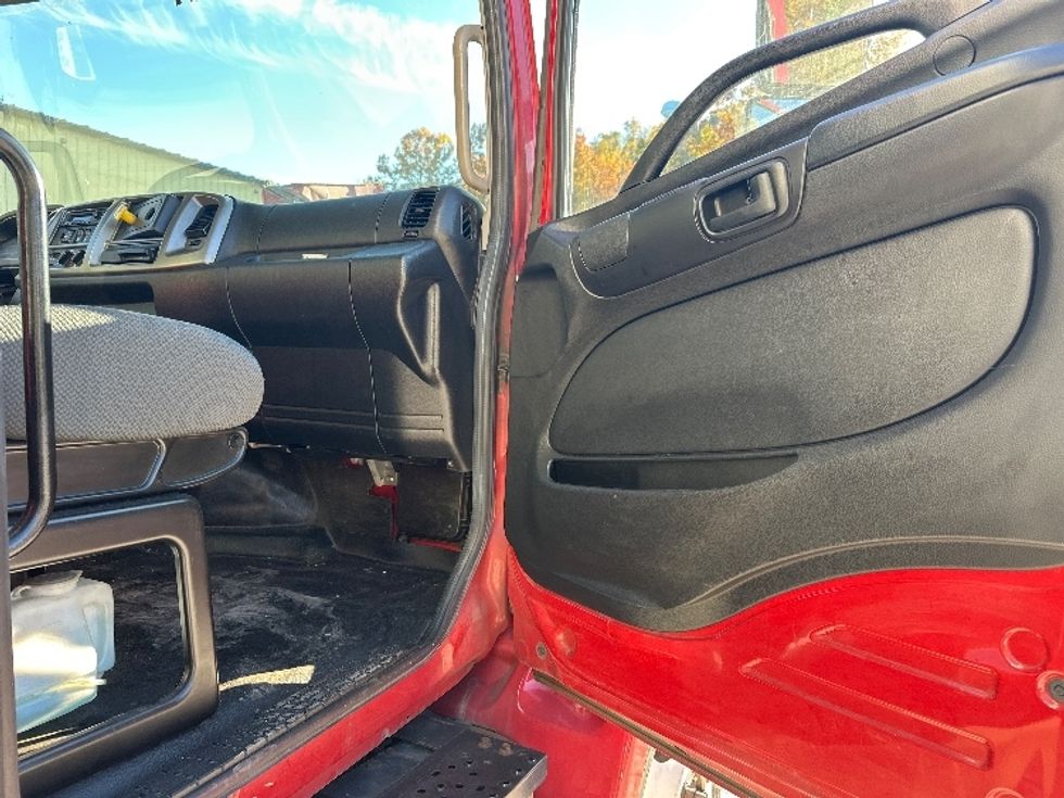 Medium Duty Box Truck-Light and Medium Duty Trucks-Hino-2018-338-Huntington-WV-323,452\n\t\tmiles-$ 20,250 - Image 20