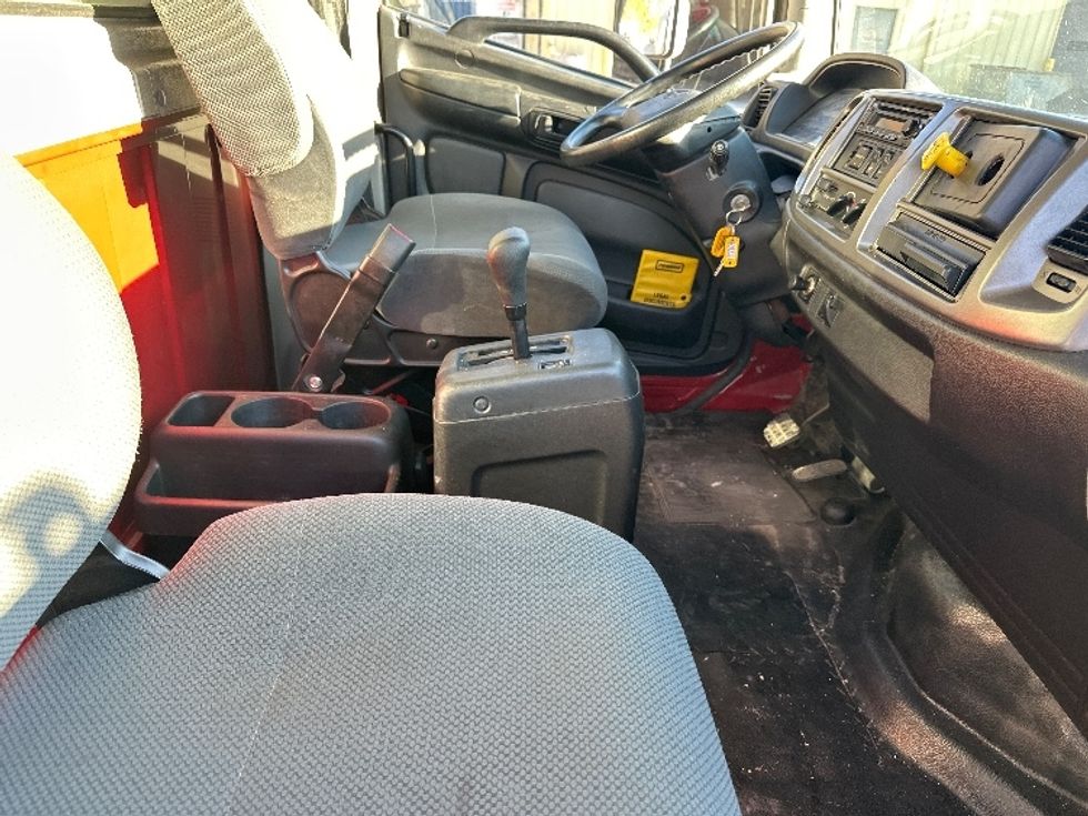 Medium Duty Box Truck-Light and Medium Duty Trucks-Hino-2018-338-Huntington-WV-323,452\n\t\tmiles-$ 20,250 - Image 22