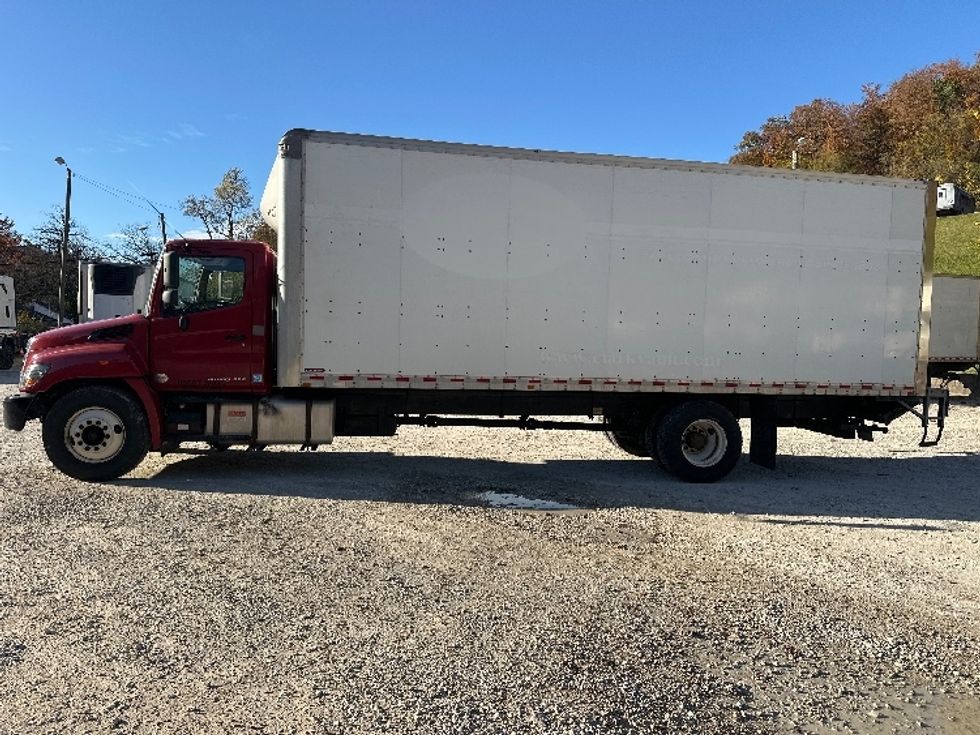 Medium Duty Box Truck-Light and Medium Duty Trucks-Hino-2018-338-Huntington-WV-323,452\n\t\tmiles-$ 20,250 - Image 4