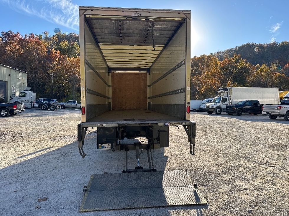 Medium Duty Box Truck-Light and Medium Duty Trucks-Hino-2018-338-Huntington-WV-323,452\n\t\tmiles-$ 20,250 - Image 9