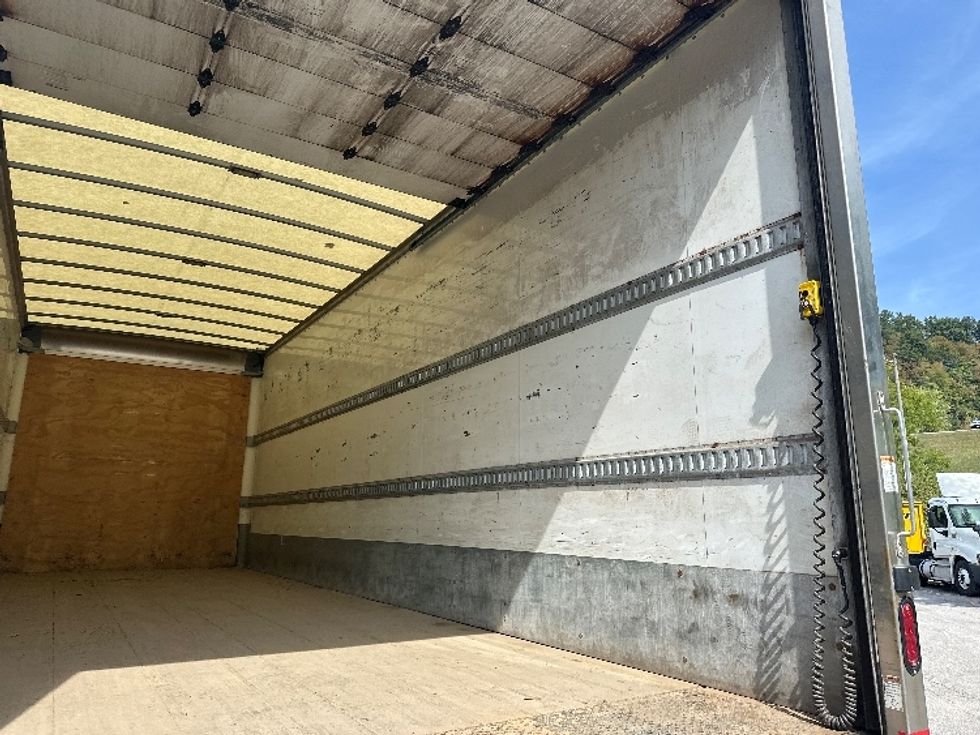 Medium Duty Box Truck-Light and Medium Duty Trucks-Hino-2018-338-Huntington-WV-360,801\n\t\tmiles-$ 20,250 - Image 12