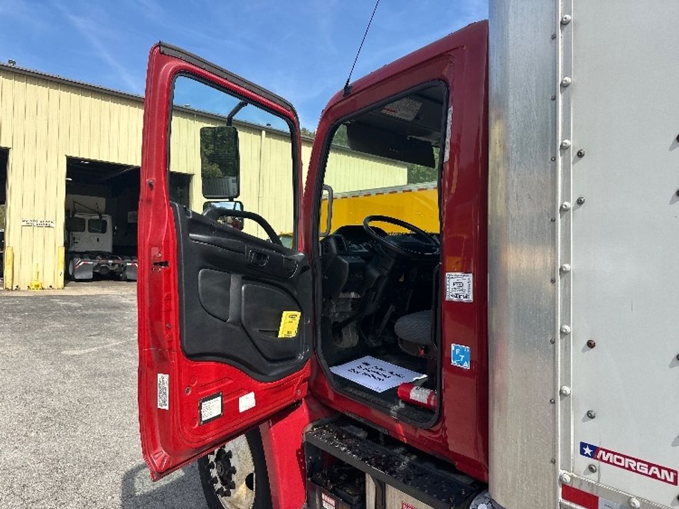 Medium Duty Box Truck-Light and Medium Duty Trucks-Hino-2018-338-Huntington-WV-360,801\n\t\tmiles-$ 20,250 - Image 16