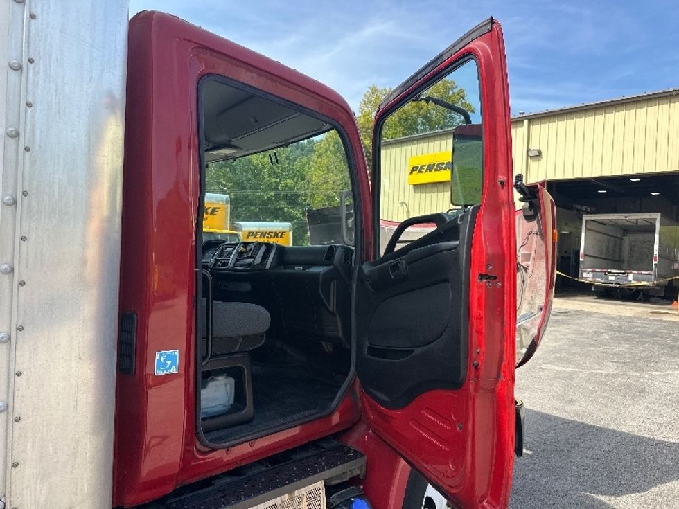 Medium Duty Box Truck-Light and Medium Duty Trucks-Hino-2018-338-Huntington-WV-360,801\n\t\tmiles-$ 20,250 - Image 20