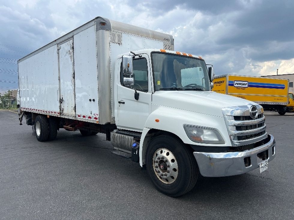 Medium Duty Box Truck-Light and Medium Duty Trucks-Hino-2018-338-Mississauga-ON-187,294\n\t\tkm-$ 66,250 - Image 1