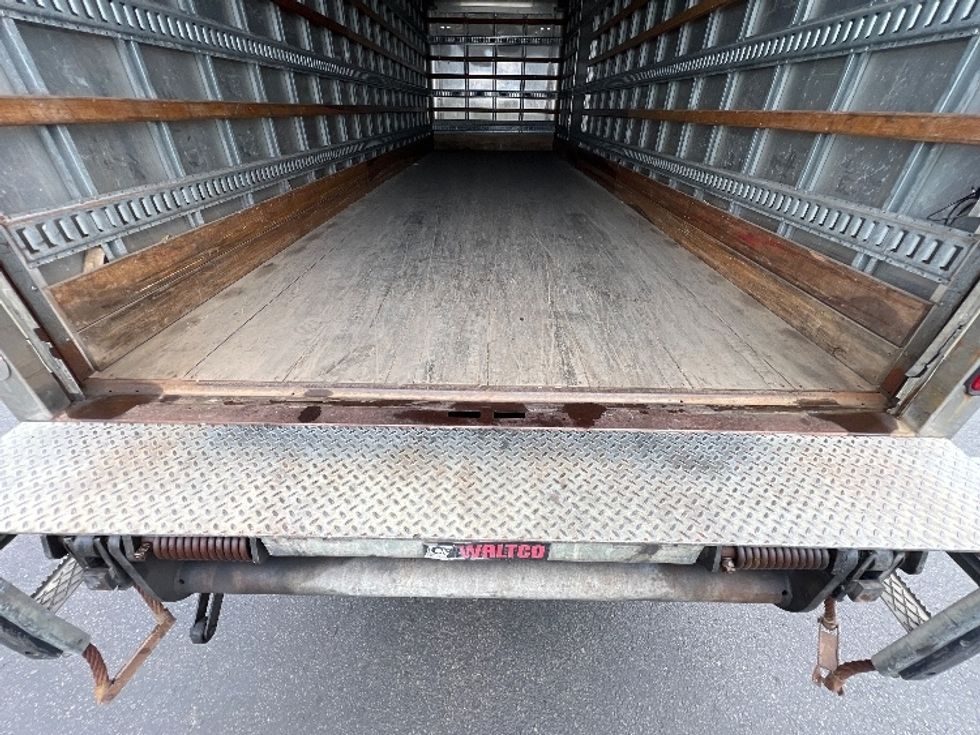 Medium Duty Box Truck-Light and Medium Duty Trucks-Hino-2018-338-Mississauga-ON-187,294\n\t\tkm-$ 66,250 - Image 10