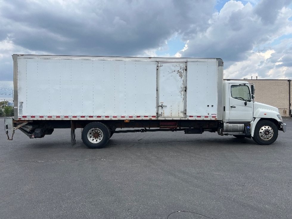 Medium Duty Box Truck-Light and Medium Duty Trucks-Hino-2018-338-Mississauga-ON-187,294\n\t\tkm-$ 66,250 - Image 15