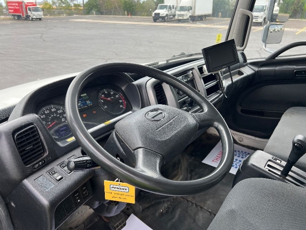 Medium Duty Box Truck-Light and Medium Duty Trucks-Hino-2018-338-Mississauga-ON-187,294\n\t\tkm-$ 66,250 - Image 17