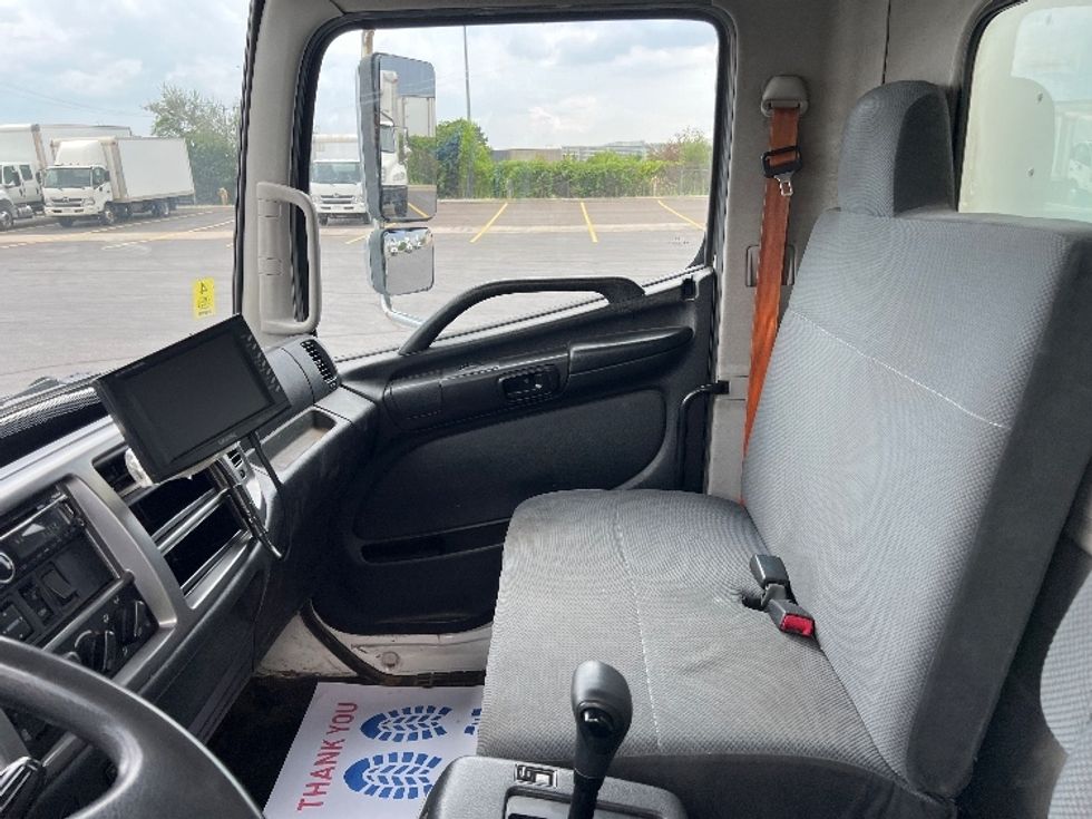 Medium Duty Box Truck-Light and Medium Duty Trucks-Hino-2018-338-Mississauga-ON-187,294\n\t\tkm-$ 66,250 - Image 19