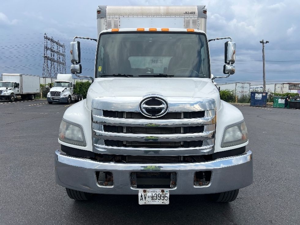 Medium Duty Box Truck-Light and Medium Duty Trucks-Hino-2018-338-Mississauga-ON-187,294\n\t\tkm-$ 66,250 - Image 2