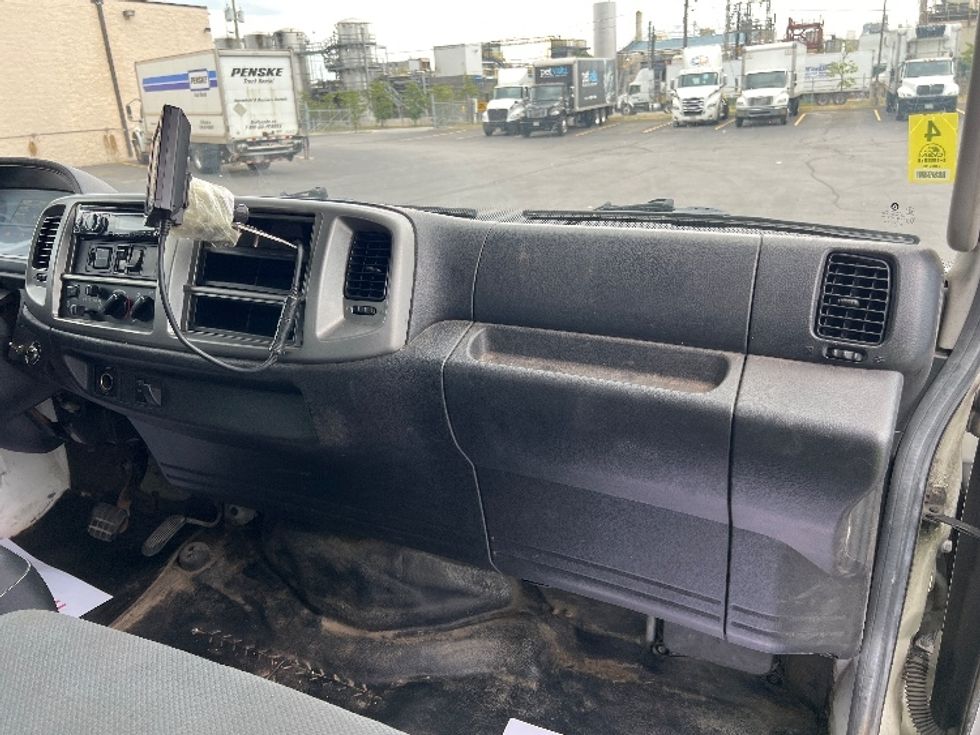 Medium Duty Box Truck-Light and Medium Duty Trucks-Hino-2018-338-Mississauga-ON-187,294\n\t\tkm-$ 66,250 - Image 21