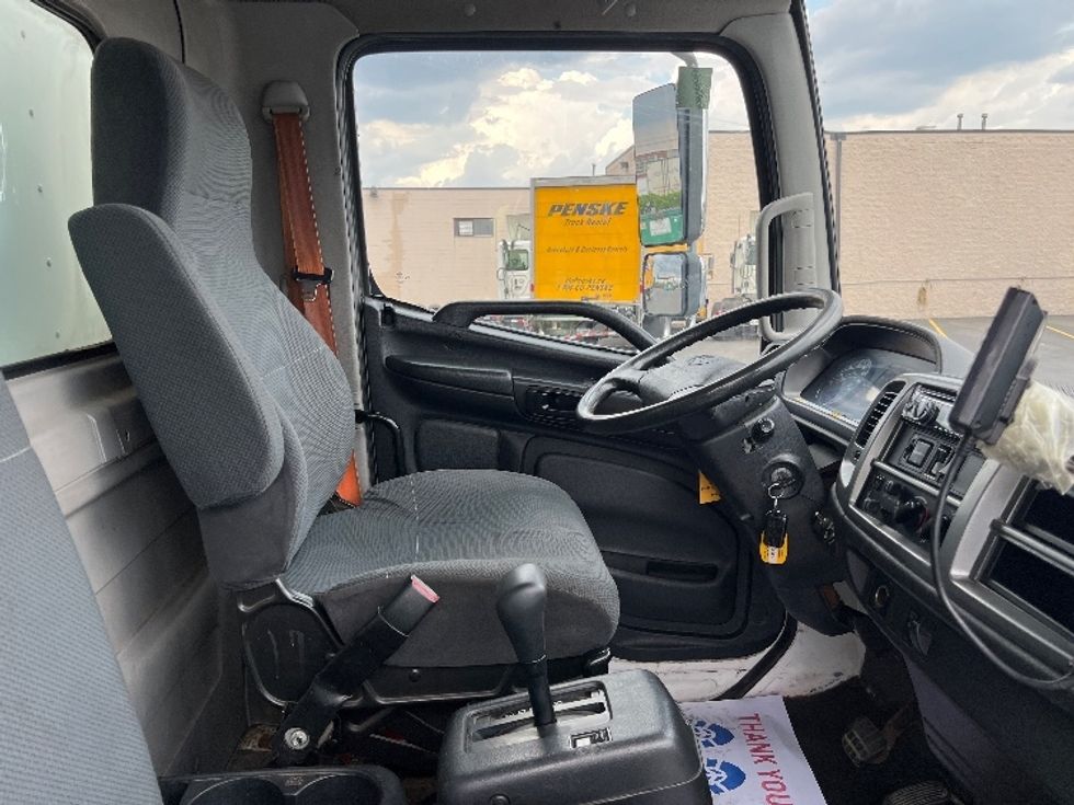 Medium Duty Box Truck-Light and Medium Duty Trucks-Hino-2018-338-Mississauga-ON-187,294\n\t\tkm-$ 66,250 - Image 22