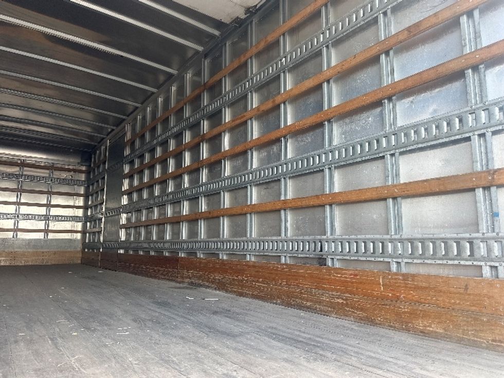 Medium Duty Box Truck-Light and Medium Duty Trucks-Hino-2018-338-Mississauga-ON-225,676\n\t\tkm-$ 64,000 - Image 12