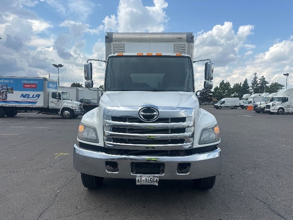 Medium Duty Box Truck-Light and Medium Duty Trucks-Hino-2018-338-Mississauga-ON-225,676\n\t\tkm-$ 64,000 - Image 2