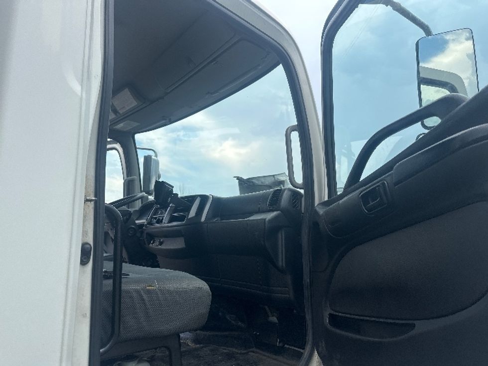Medium Duty Box Truck-Light and Medium Duty Trucks-Hino-2018-338-Mississauga-ON-225,676\n\t\tkm-$ 64,000 - Image 20