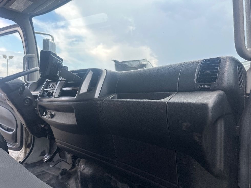 Medium Duty Box Truck-Light and Medium Duty Trucks-Hino-2018-338-Mississauga-ON-225,676\n\t\tkm-$ 64,000 - Image 21