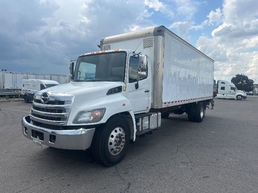 Medium Duty Box Truck-Light and Medium Duty Trucks-Hino-2018-338-Mississauga-ON-225,676\n\t\tkm-$ 64,000 - Image 3