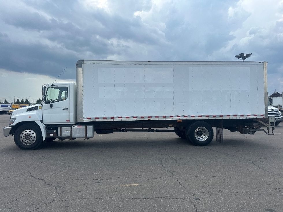 Medium Duty Box Truck-Light and Medium Duty Trucks-Hino-2018-338-Mississauga-ON-225,676\n\t\tkm-$ 64,000 - Image 4