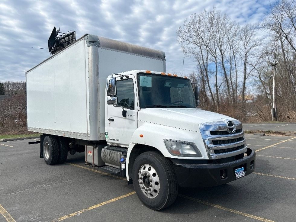 Medium Duty Box Truck-Light and Medium Duty Trucks-Hino-2018-338-Montgomery-NY-61,635\n\t\tmiles-$ 37,250 - Image 1