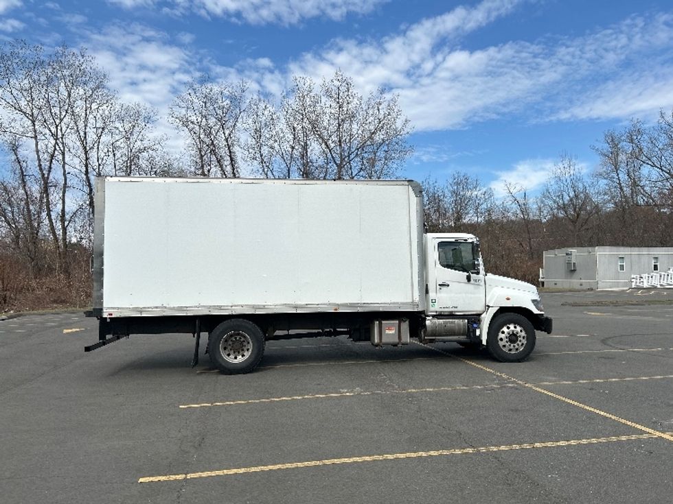 Medium Duty Box Truck-Light and Medium Duty Trucks-Hino-2018-338-Montgomery-NY-61,635\n\t\tmiles-$ 37,250 - Image 15