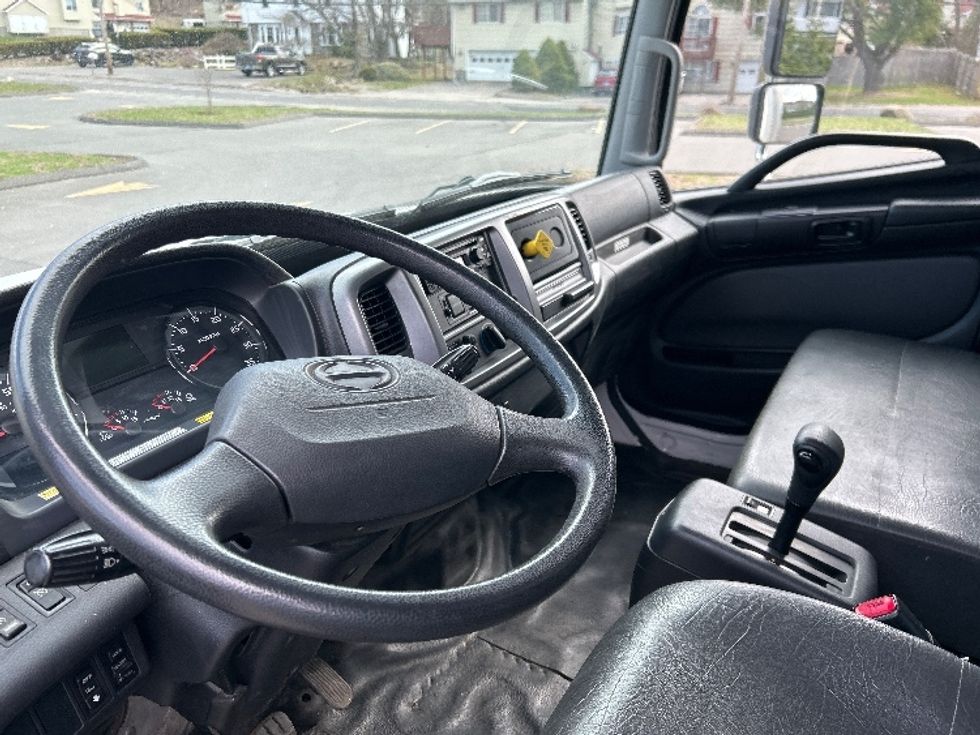 Medium Duty Box Truck-Light and Medium Duty Trucks-Hino-2018-338-Montgomery-NY-61,635\n\t\tmiles-$ 37,250 - Image 17