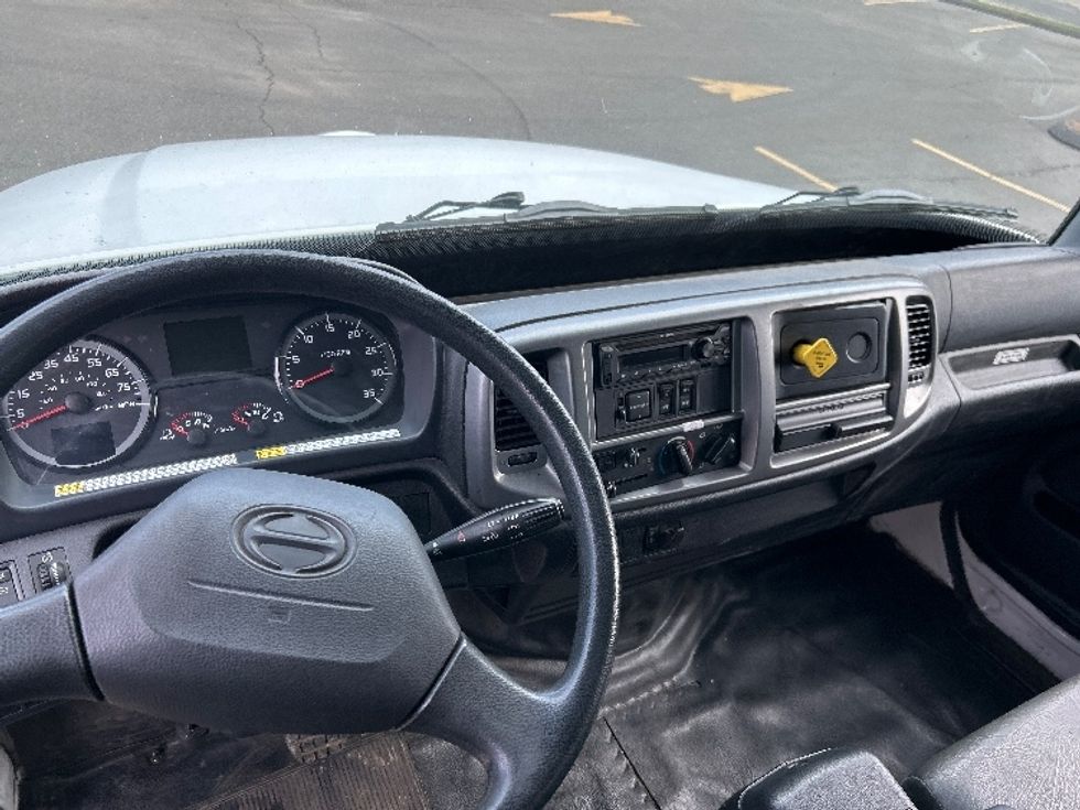 Medium Duty Box Truck-Light and Medium Duty Trucks-Hino-2018-338-Montgomery-NY-61,635\n\t\tmiles-$ 37,250 - Image 18