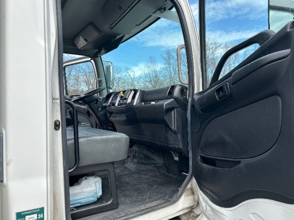 Medium Duty Box Truck-Light and Medium Duty Trucks-Hino-2018-338-Montgomery-NY-61,635\n\t\tmiles-$ 37,250 - Image 20