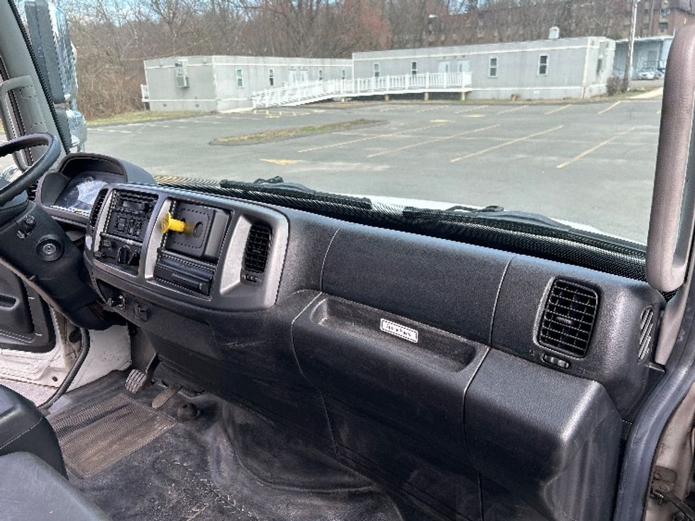 Medium Duty Box Truck-Light and Medium Duty Trucks-Hino-2018-338-Montgomery-NY-61,635\n\t\tmiles-$ 37,250 - Image 21