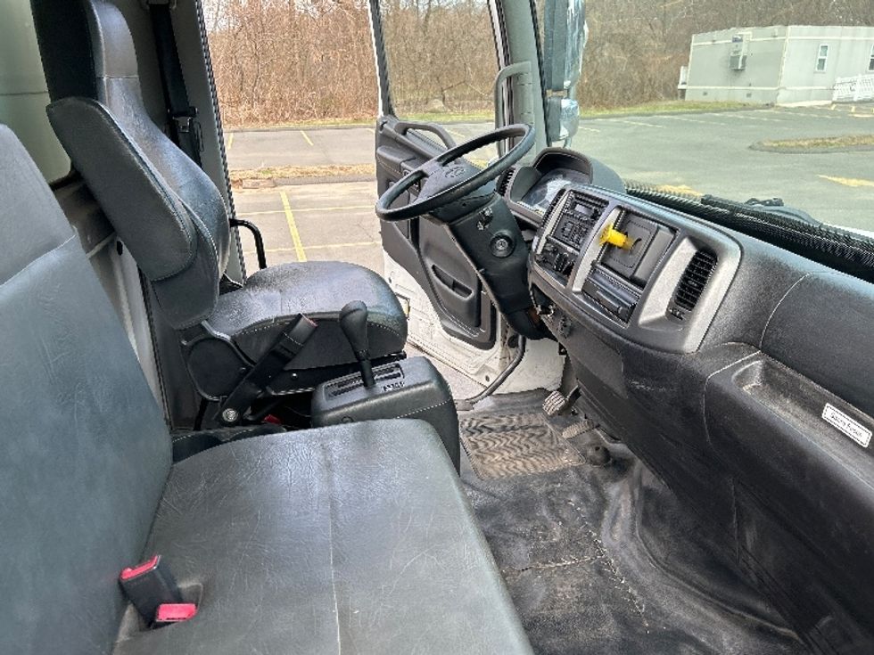 Medium Duty Box Truck-Light and Medium Duty Trucks-Hino-2018-338-Montgomery-NY-61,635\n\t\tmiles-$ 37,250 - Image 22