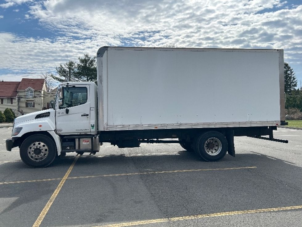 Medium Duty Box Truck-Light and Medium Duty Trucks-Hino-2018-338-Montgomery-NY-61,635\n\t\tmiles-$ 37,250 - Image 4