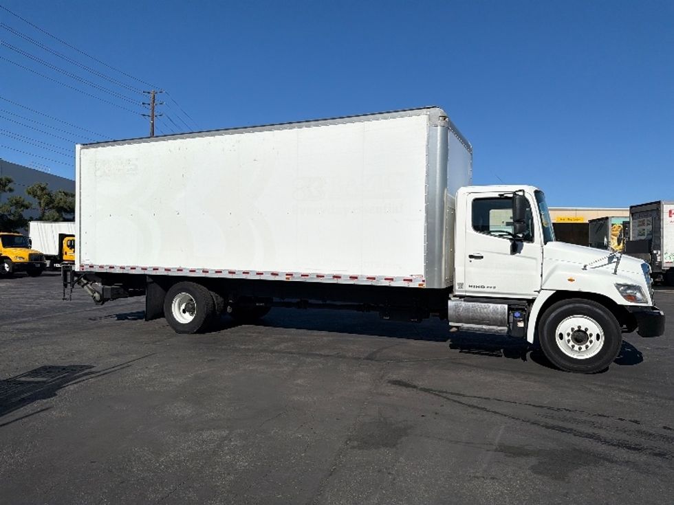 Medium Duty Box Truck-Light and Medium Duty Trucks-Hino-2018-338-Torrance-CA-164,840\n\t\tmiles-$ 38,500 - Image 15